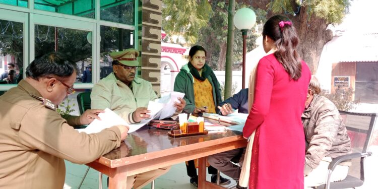 संपूर्ण थाना समाधान दिवस में पहुंची आठ शिकायतें कर का मौके पर हुआ निस्तारण