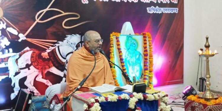 तिलक भवन सेठानी घाट पर तीन दिवसीय गीता जयंती महोत्सव का हुआ समापन,गीता का सार मनुष्य को भय,चिंता,मोह आदि से मुक्त करती है : चैतन्य गिरी महाराज