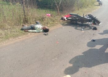 पिकअप की टक्कर से पति की मौत, पत्नि घायल  प्रकरण दर्ज कर मामले की जांच में जुटी पुलिस,ढीमरखेड़ा थाना क्षेत्र के पिंडरई के समीप की घटना