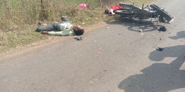 पिकअप की टक्कर से पति की मौत, पत्नि घायल प्रकरण दर्ज कर मामले की जांच में जुटी पुलिस,ढीमरखेड़ा थाना क्षेत्र के पिंडरई के समीप की घटना