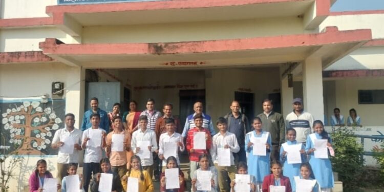 वीर बाल दिवस के अवसर पर प्रतियोगिताओं का हुआ आयोजन टीवी पर प्रधानमंत्री का देखा लाइव प्रसारण।