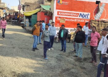 आधा किलोमीटर में सीसीकरण होने से आवागमन होगा सुगम नपा अध्यक्ष श्रीमती यादव  सांसद प्रतिनिधि देवेंद्र यादव ने बताया सीसी होने में एक माह का समय लगेगा