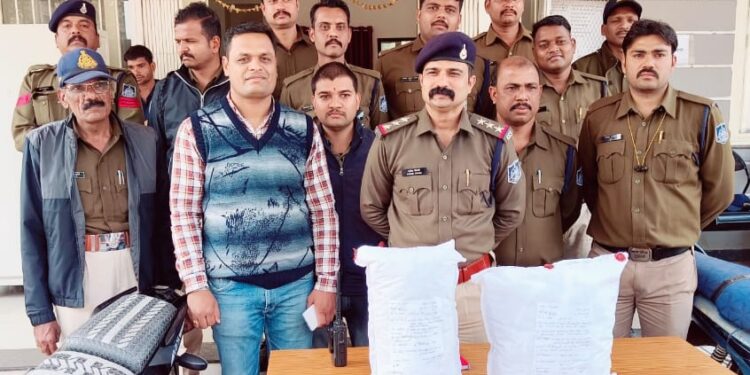 गांजा तस्करों पर पुलिस की कार्रवाई मादक पदार्थ सहित पकड़े आरोपी