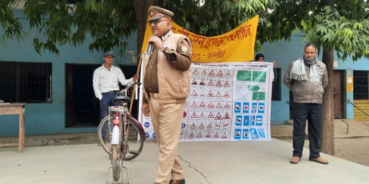 *द्वितीय सड़क सुरक्षा यातायात पखवाड़ा के अंतर्गत यातायात प्रभारी स्कूलों में लगातार चला रहे यातायात जागरूकता अभियान।*