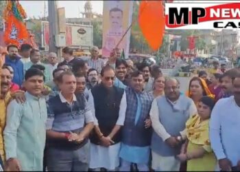 जबलपुर मंत्रिमंडल में विधायक राकेश सिंह और प्रहलाद पटेल के शामिल होने पर  मालवीय चौक पर हुई आतिशबाजी, देखिऐ VIDEO