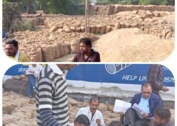 यहां पर बिना खरीदी केंद्र बनाए हुए ही किसानों के नाम से धान खरीदकर वेयरहॉउस में रख दी गई