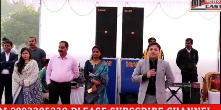 *कटनी पुलिस बल में आपसी सौहार्द, समन्वय व एकता की भावना एवं मनोबल बढ़ाने के उद्देश्य से पुलिसकर्मियों के बीच खेलकूद, गायन एवं बड़े भोज का आयोजन कर*   *पुलिस अधीक्षक  अभिजीत रंजन द्वारा नवाचार किया गया*