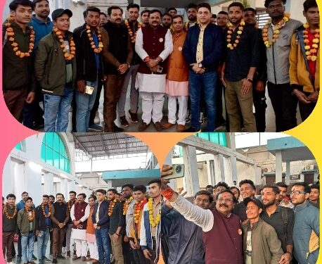 जनप्रतिनिधियों ने ड्रोन प्रशिक्षुओं को किया रवाना, दी शुभकामनाएं  कटनी के ड्रोन प्रशिक्षित युवा प्रधानमंत्री के विकसित भारत संकल्प यात्रा में बनेंगे सहभागी