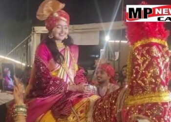 घोड़ी पर सवार होकर दूल्हे के घर बारात लेकर पहुंची दुल्हन, गाजे-बाजे के साथ की धमाकेदार एंट्री
