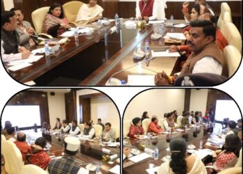 मुख्यमंत्री डॉ. मोहन यादव ने मंत्रालय में जनप्रतिनिधियों और विभागीय अधिकारियों के साथ BRTS भोपाल एवं VIP रोड भोपाल के चौड़ीकरण के संबंध में बैठक की तथा आवश्यक दिशा-निर्देश दिए।