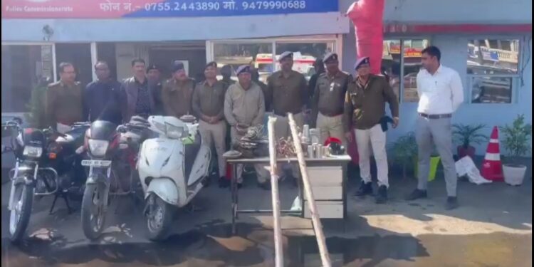 चोरी नकबजनी करने वाली शातिर गैंग का पर्दाफाश, 3 आरोपी गिरफ्तार VIDEO