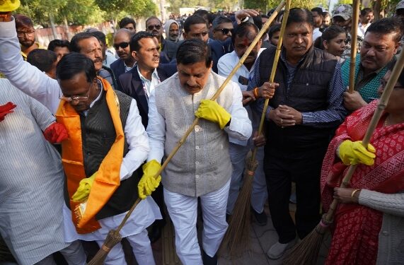 मुख्यमंत्री डॉ. मोहन यादव ने उज्जैन के अटल अनुभूति उद्यान में आयोजित स्वच्छता श्रमदान कार्यक्रम में