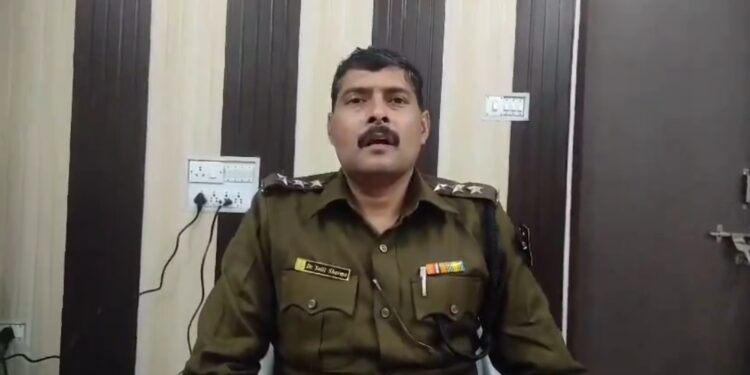 पुलिस नें बागेश्वरधाम पीठाधीश्वर धीरेन्द्र कृष्ण शास्त्री को लॉरेन्स बिश्नोई गैंग के नाम से हत्या करने की धमकी देकर 10 लाख रूपये की फिरौती मागने बाले आरोपी को पटना बिहार से किया गया गिरफ्तार VIDEO
