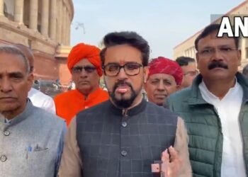 : मिमिक्री विवाद पर केंद्रीय मंत्री अनुराग ठाकुर ने कहा, आईऐ सुनते है.