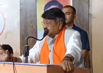कैलाश विजयवर्गीय का मानना है कि सरकारी अफसरों के भरोसे रहे तो योजना का कबाड़ा हो जाता है। देखे VIDEO