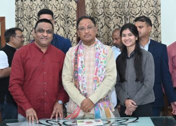 मुख्यमंत्री श्री विष्णुदेव साय से कार्टूनिस्ट श्री  शर्मा ने की सौजन्य मुलाकात