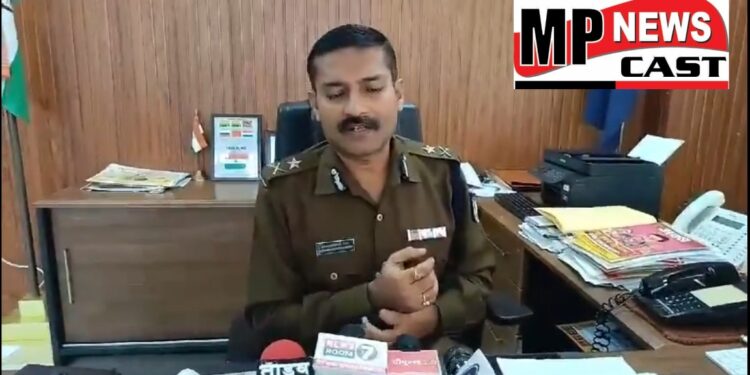 भोपाल अरेरा कॉलोनी लूट-कांड, पुलिस कमिश्नर हरिनारायण चारी मिश्रा का बयान, 1 करोड़ 30 लाख की नहीं, केवल 6 लाख की हुई थी लूट, तीनों आरोपी गिरफ्तार VIDEO