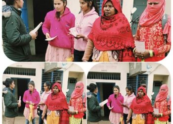 पुलिस ने महिलाओं को उनके अधिकारों के बारे में दी जानकारी