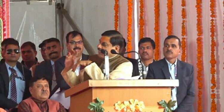 300 साल पहले तक दुनिया में समय की शुद्धता की गणना उज्जैन से ही होती थी, यह उसका केंद्र बिंदु है।  हमने इस सेंटर पॉइंट और साइंस विभाग को जोड़कर एक ऑब्जर्वेटरी बनाई है, यहां से आप 21 जून और 22 दिसंबर को अपनी आंखों से सूर्य को उत्तरायण से दक्षिणायन होते देख सकते हैं: CM