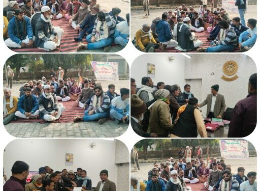 कलेक्ट्रेट परिसर पहुंचे कांग्रेसियों ने मौजूदा सरकार की नीतियों के खिलाफ विरोध प्रदर्शन कर राज्यपाल संबोधित जिलाधिकारी को ज्ञापन सौपा ।