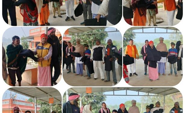 बढ़ती ठंड के बीच हनुमान जी मंदिर पर कंबल वितरण कार्यक्रम का हुआ आयोजन समाजसेवी शशि प्रकाशदुबे उर्फ छोटक दुबे ने जरूरतमंदों के बीच बांटे कंबल