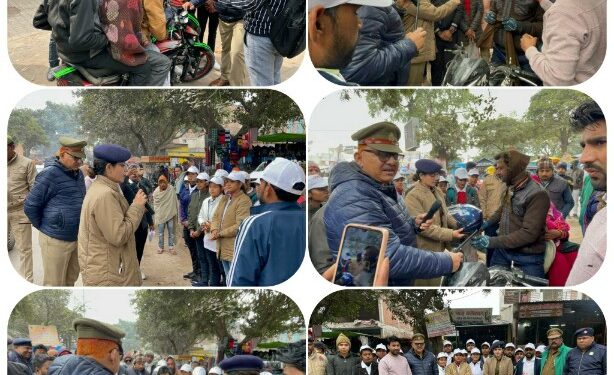 यातायात पुलिस द्वारा ट्रैफिक वॉलिंटियर्स को साथ लेकर चलाया गया राष्ट्रीय सड़क सुरक्षा जागरूकता अभियान।* *क्षेत्राधिकारी यातायात द्वारा हेलमेट वितरण किया गया।*