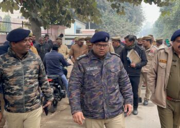 गणतंत्र दिवस के दृष्टिगत आज दिनाँक 25/01/2024 को पुलिस अधीक्षक कन्नौज, अमित कुमार आनंद द्वारा जिला एवं सत्र न्यायालय परिसर व हवालात की सुरक्षा व्यवस्था का किया गया औचक निरीक्षण-*