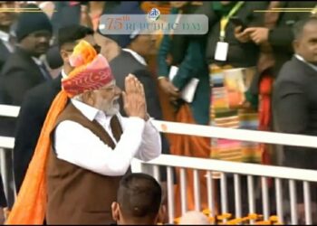 गणतंत्र दिवस समारोह की समाप्ति के उपरांत प्रधानमंत्री नरेंद्र मोदी ने जनसमुदाय का अभिवादन ग्रहण किया देखे VIDEO