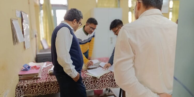 आष्टा तहसीलदार एवं रीडर निलंबित