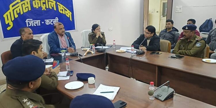 पुलिस कंट्रोल रूम में बस संचालकों एवं आटो चालकों की बैठक संपन्न  नियमों का पालन नहीं करने पर होगी कार्यवाही