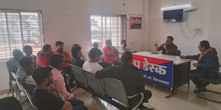 परिवहन कार्यालय छिंदवाड़ा में सभी वाहन संचालकों और ड्रायवर एसोसिएशन के पदाधिकरियों व कार्यकर्ताओं की बैठक संपन्न