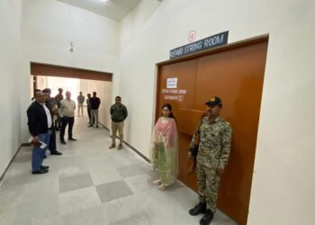 कलेक्टर डा• सलौनी सिडाना ने किया ईवीएम वेयरहाउस का मासिक निरीक्षण