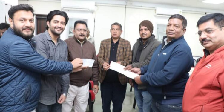 सिविल अस्पताल विजयराघवगढ़ में ब्लड बैंक रेफ्रिजिरेटर हेतु धृतिं माइंस एंड मिनरल्स नें भेंट की 1.50 लाख की सहायता राशि