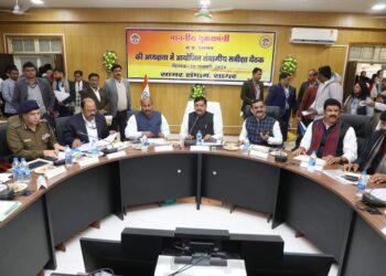 बुंदेलखंड को औद्योगिक हब बनाने के लिए संयुक्त प्रयास हो  विधायकों से समन्वय कर जिला योजना तैयार करें कलेक्टर  शराब की अवैध बिक्री, जुआं-सट्टा पर सख्ती से कार्रवाई करें पुलिस – मुख्यमंत्री डॉ. मोहन यादव