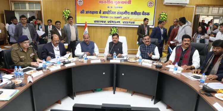 बुंदेलखंड को औद्योगिक हब बनाने के लिए संयुक्त प्रयास हो  विधायकों से समन्वय कर जिला योजना तैयार करें कलेक्टर  शराब की अवैध बिक्री, जुआं-सट्टा पर सख्ती से कार्रवाई करें पुलिस – मुख्यमंत्री डॉ. मोहन यादव
