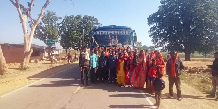 टिकरिया और कुम्हरवारा से श्रमिक वापस पहुंचे अपने गांव