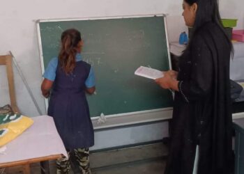 जिला पंचायत सीईओ ने किया शहपुरा की शासकीय प्राथमिक शाला गंगई का निरीक्षण  शिक्षकों की कार्यशाला में भी की सहभागिता