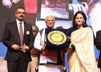 राज्यपाल ने कलेक्टर डॉ. सलोनी सिडाना को किया सम्मानित