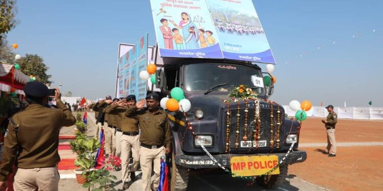 संसद में तीन नये कानूनों की झांकी