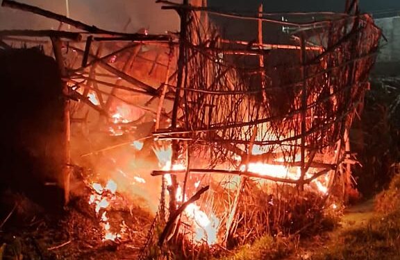 सोडलपुर आंग से झोपड़ी और गृहस्ति का सामान जलकर खाक