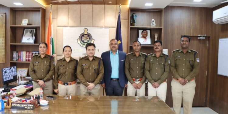*पदोन्नति पर एसपी श्री अभिजीत रंजन ने लगायें सितारे*