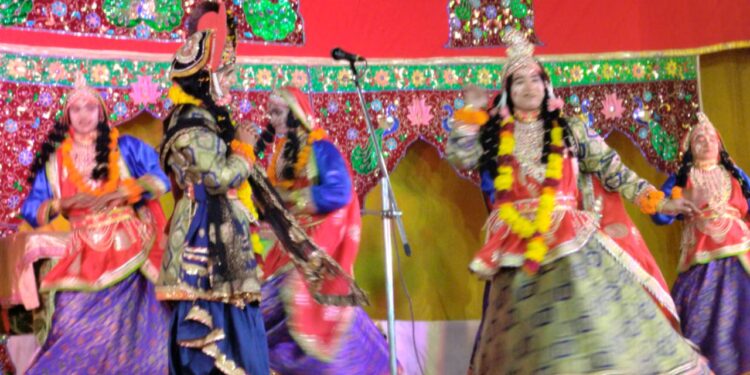 माखनचोरी की भावपूर्ण लीला देख भक्त भावविभोर हुए,रासलीला में वृंदावन की झलक