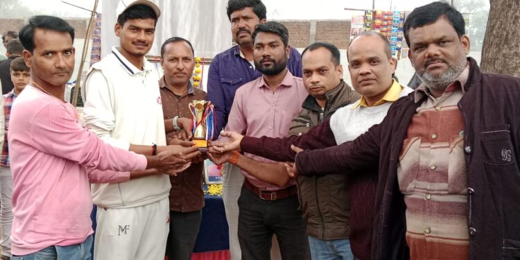 चार विकेट से बनारस ने जीता मैच, उमरियापान की हुई हार