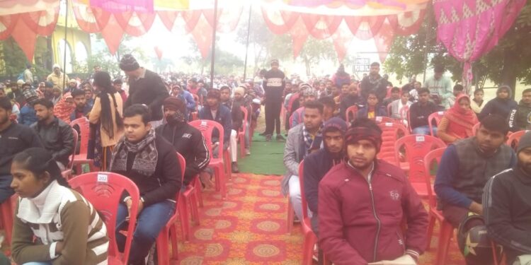 सरकार द्वारा दिए जा रहे निशुल्क स्मार्टफोन किए वितरित