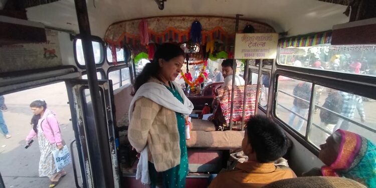 परमिट शर्तो के उल्लंघन करने पर आरटीओ ने काटा 10,000 हजार का चालान