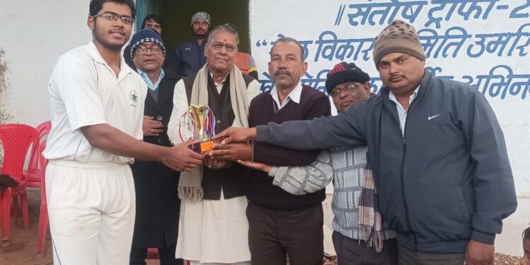 सात रनों से नागपुर ने जीता मैच, भोपाल की हार बनारस और नागपुर के बीच आज खेला जाएगा मैच,उमरियापान के अँधेलीबाग खेल मैदान में चल रही लैदर बॉल क्रिकेट प्रतियोगिता