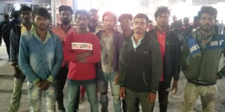*कलेक्टर की संवेदनशीलता और मानवीय पहल रंग लाई*   कर्नाटक के बीजापुर में कटनी के फंसे श्रमिकों की हो रही घर वापसी
