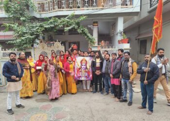 *पहले मगंल कलश शोभायात्रा अब घर घर गाजे बाजे के साथ निमंत्रण देने पहुंच रहे श्री राम मन्दिर प्राण प्रतिष्ठा समिति के सदस्य*