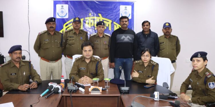 कटनी मे अप्राकृतिक कृत्य के बाद की गई थी 11 वर्षी बालक की हत्या। हत्या के बाद आरोपी राहुल कोरी ने शव को नदी किनारे जमीन में दफनाया था। 24 घंटे के भीतर एसपी ने किया हत्या की वारदात का खुलासा VIDEO