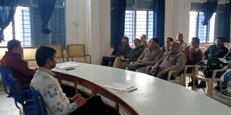 बीएलओ की बैठक प्रति शनिवार आयोजित करें,सुपरवाइजर ने समीक्षा बैठक में दिए निर्देश।
